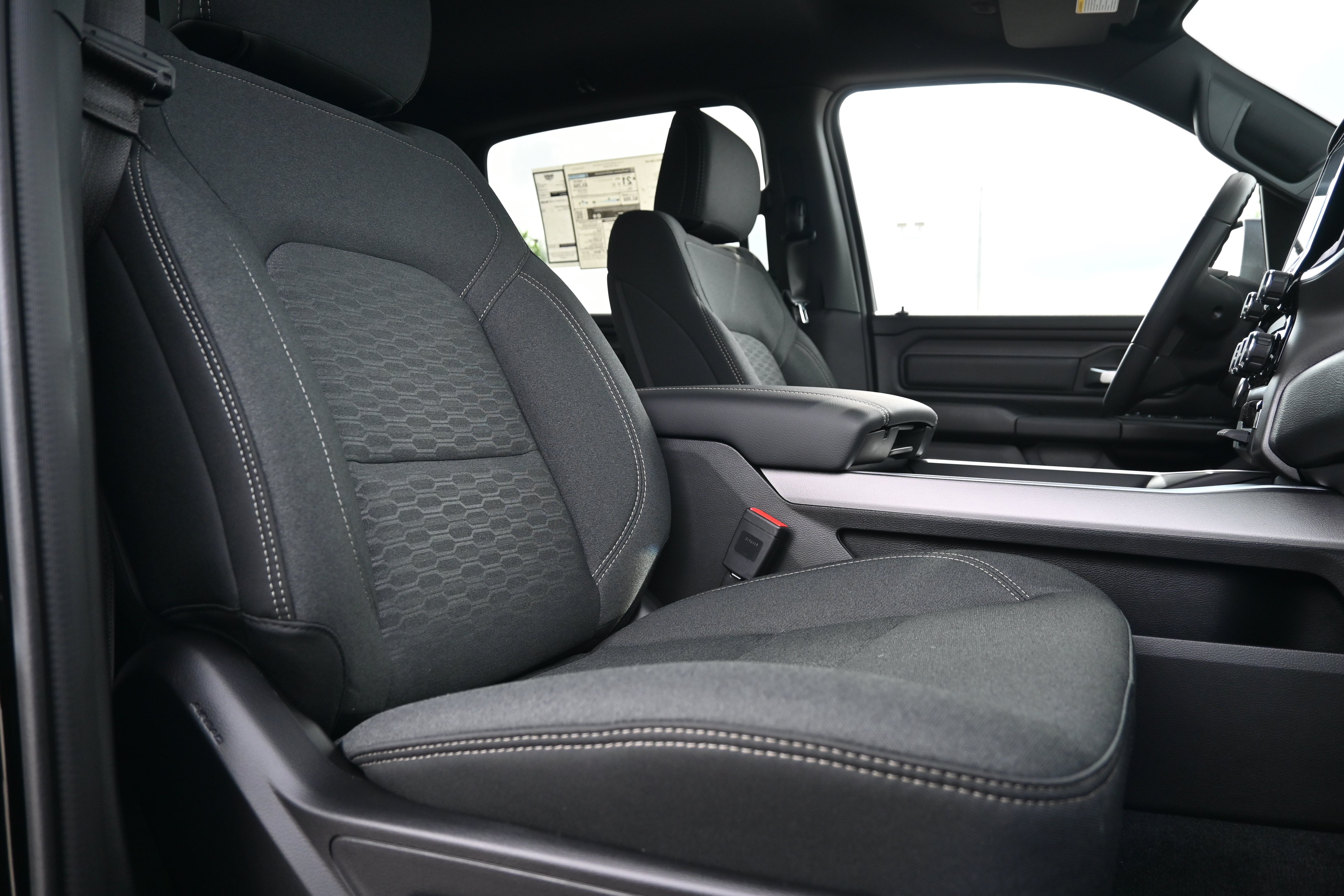 New 2026 RAM 1500 Express AWD/4WD image 32