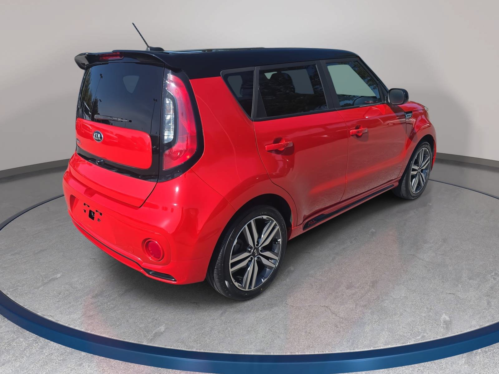 Used 2019 Kia Soul + FWD image 5