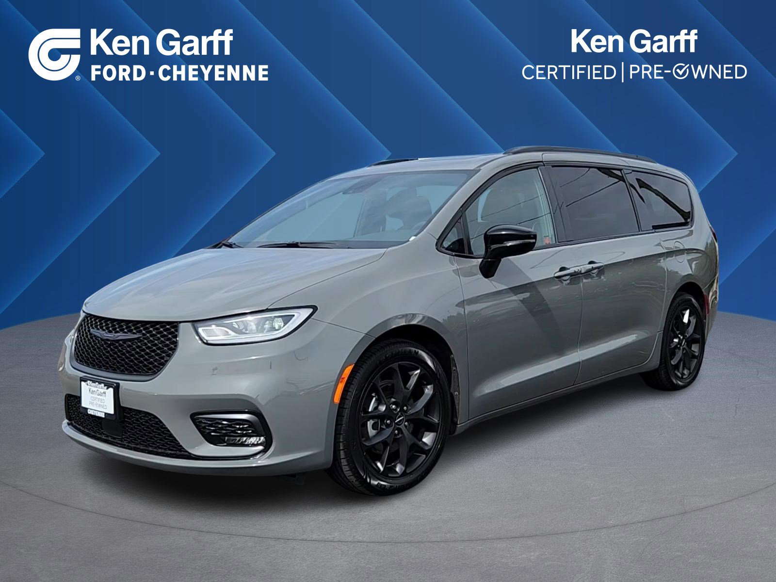 Used 2025 Chrysler Pacifica Limited image 1