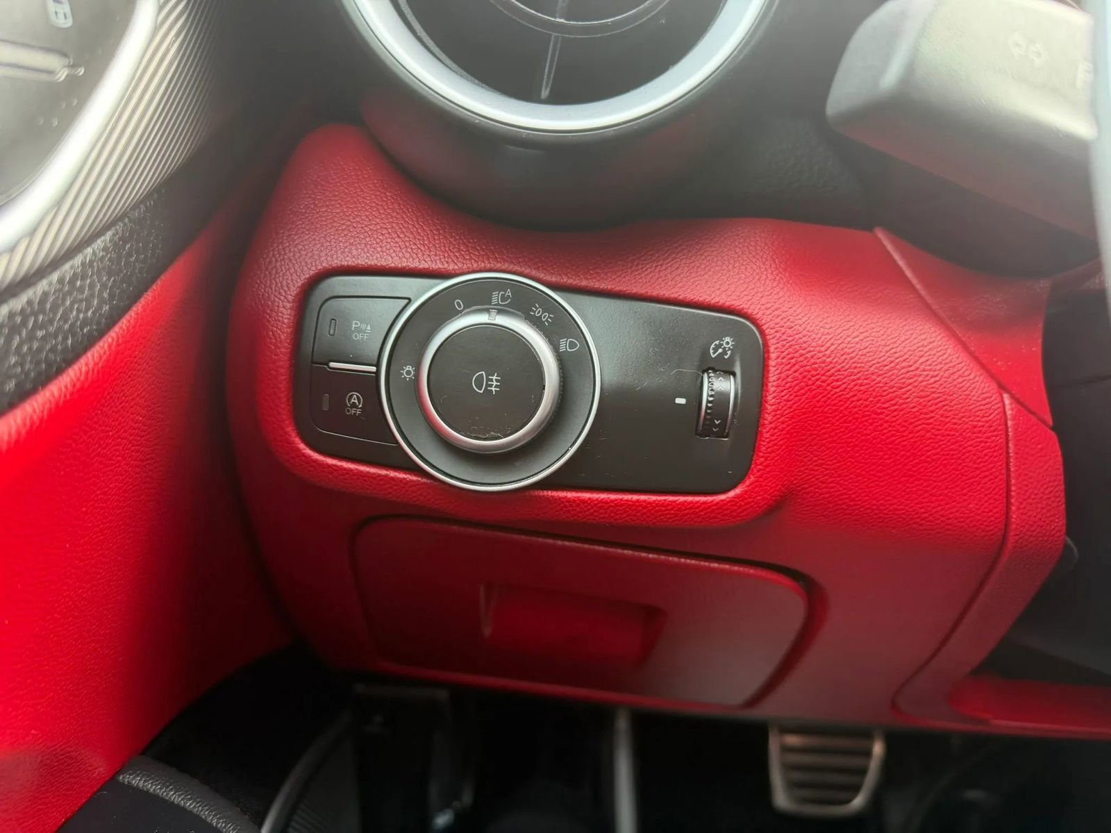 Used 2017 Alfa Romeo Giulia w/ Sport Appearance Package image 21