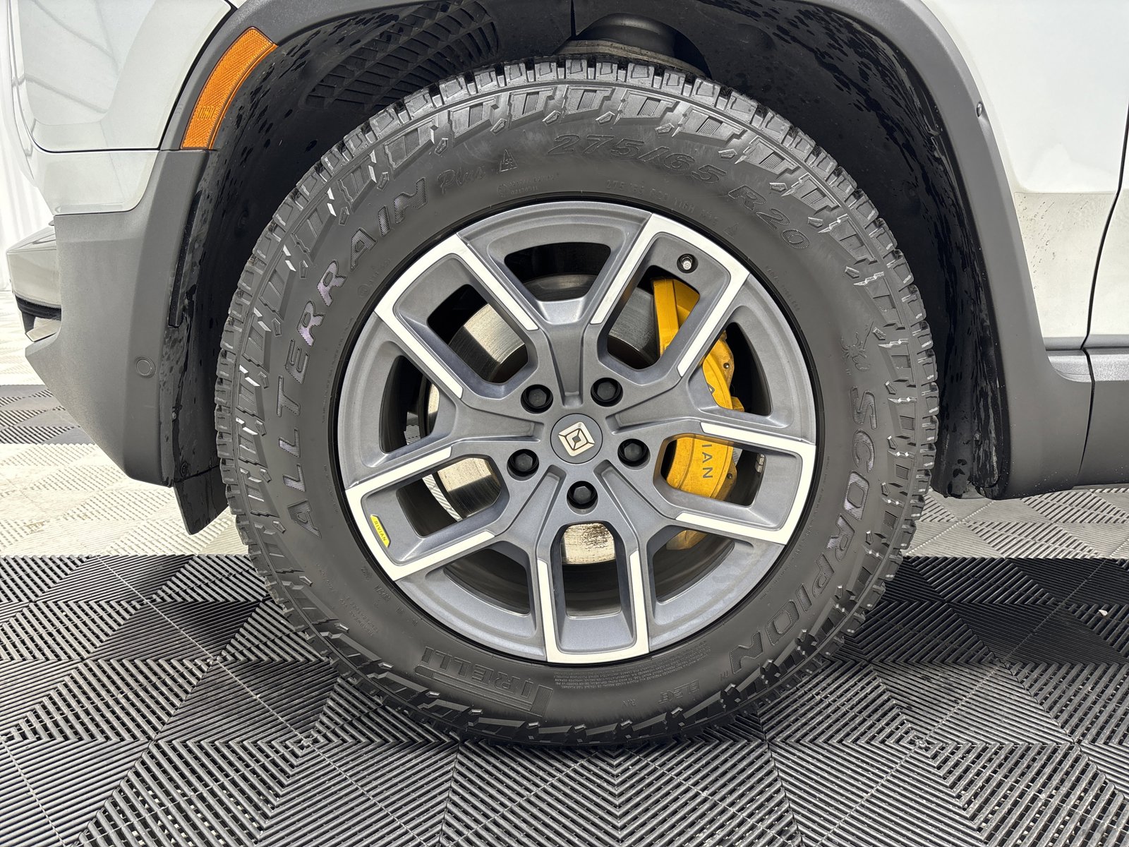 Used 2023 Rivian R1T Adventure image 9