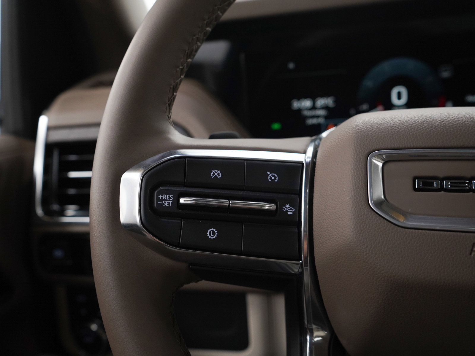Used 2025 GMC Yukon Denali w/ Sun & Power Step Package AWD/4WD image 26