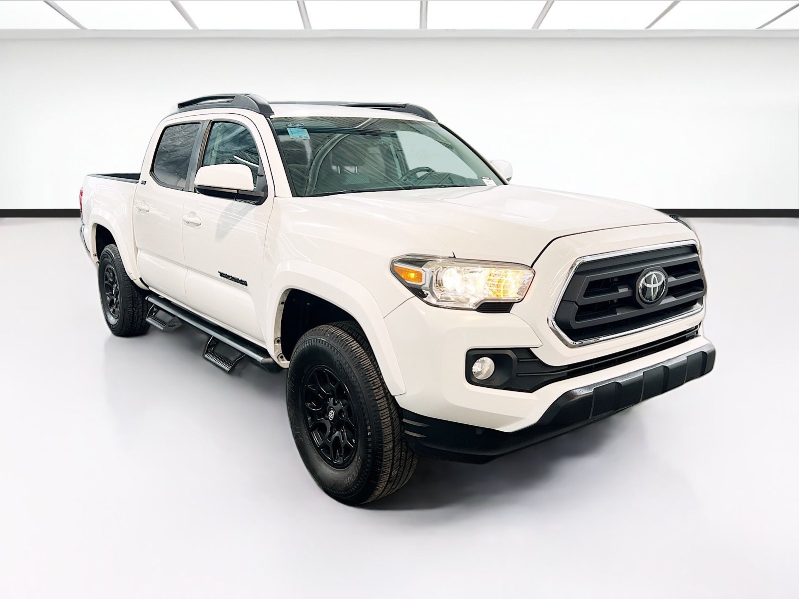 Used 2022 Toyota Tacoma SR5 RWD image 3