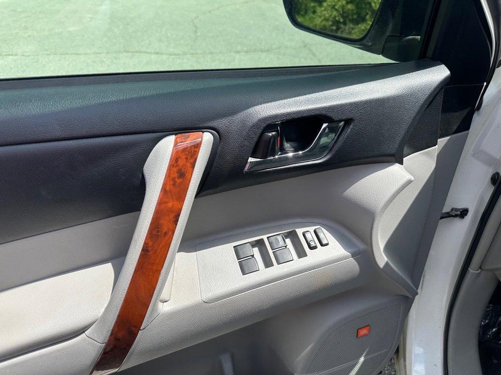 Used 2013 Toyota Highlander Limited FWD image 12