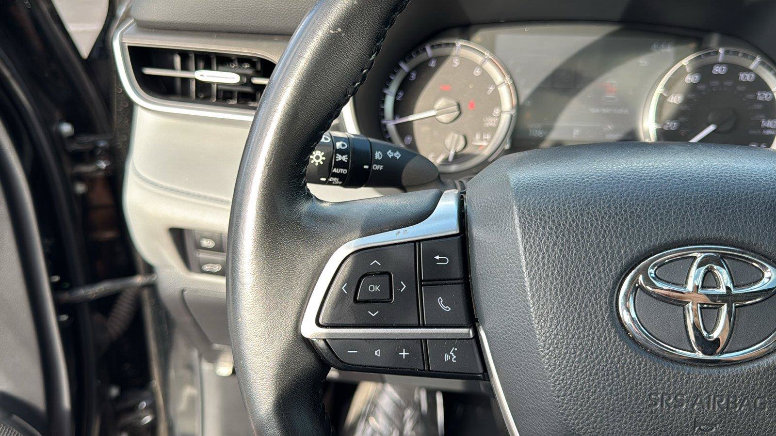 Used 2023 Toyota Highlander XLE FWD image 13