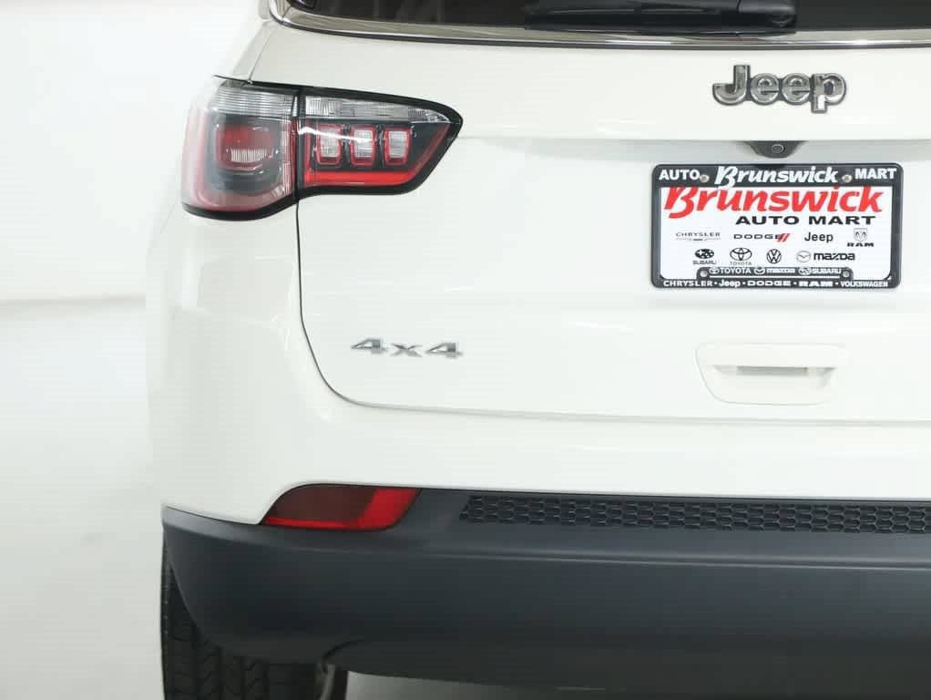 Used 2017 Jeep Compass Latitude w/ Popular Equipment Group AWD/4WD image 45