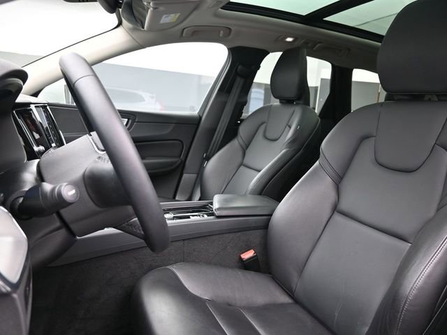 Used 2023 Volvo XC60 B5 Core w/ Climate Package image 9