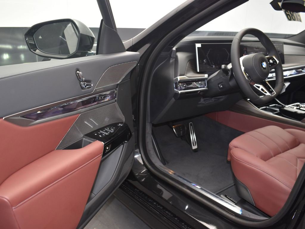 New 2026 BMW 740i xDrive w/ Executive Package image 11