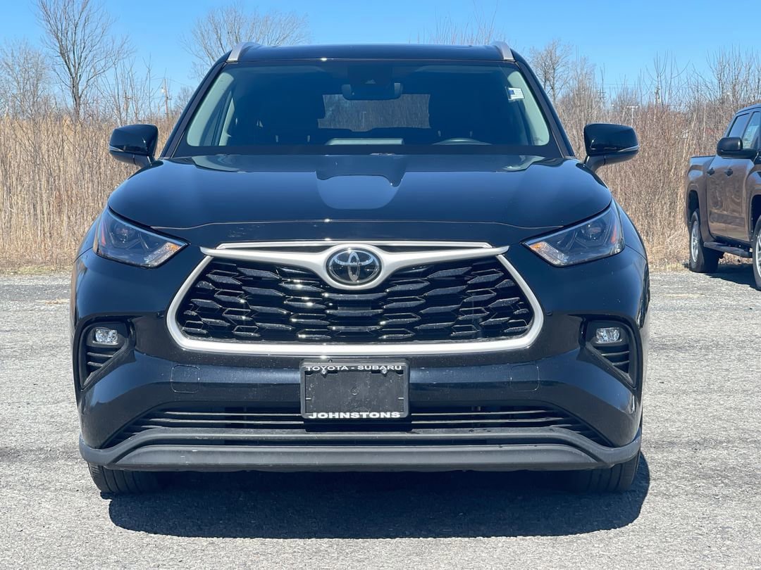 Used 2023 Toyota Highlander XLE AWD/4WD image 11