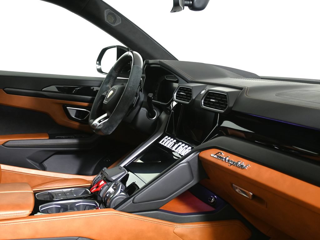 Used 2021 Lamborghini Urus AWD/4WD image 35