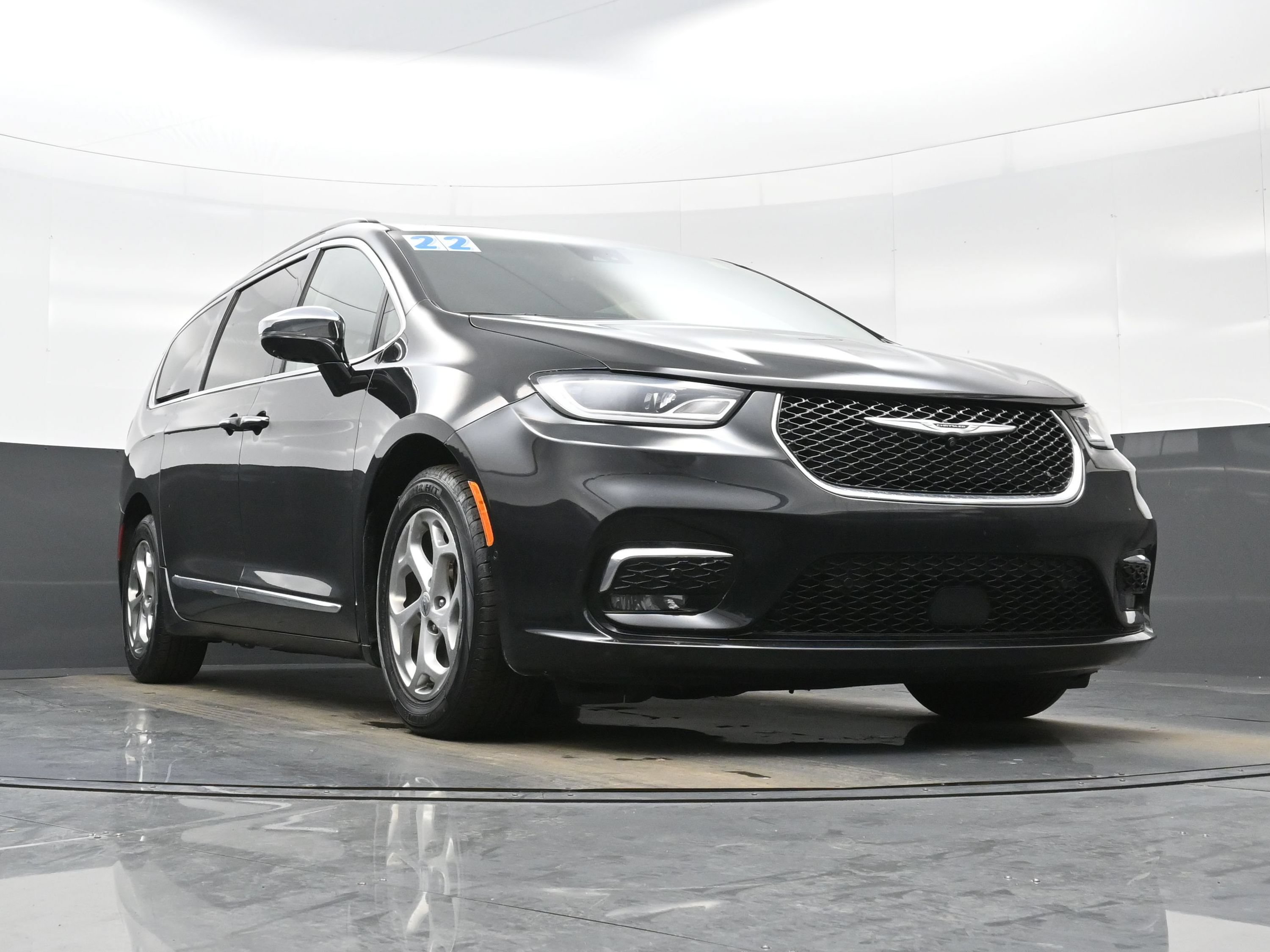 Used 2022 Chrysler Pacifica Limited FWD image 35