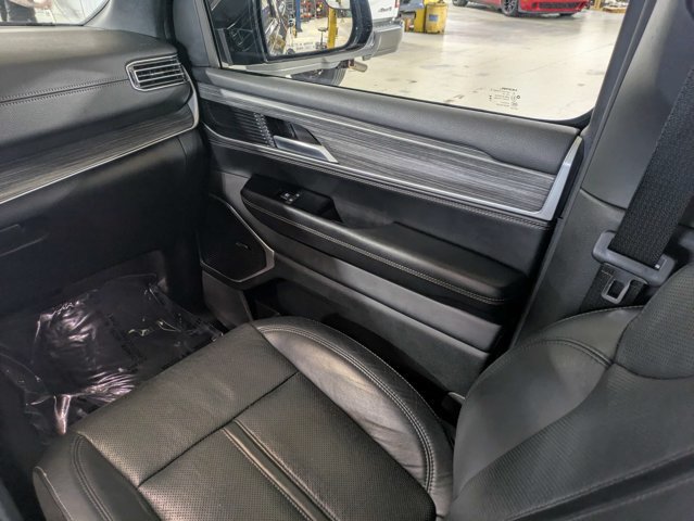 Certified 2024 Jeep Wagoneer L Series II AWD/4WD image 19
