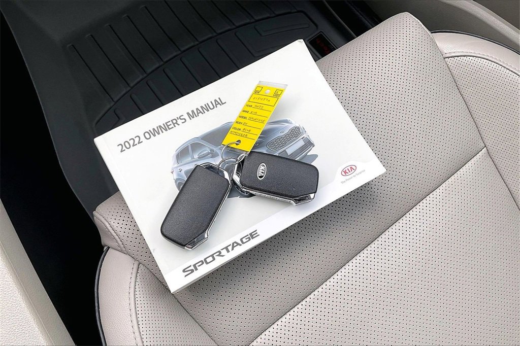 Certified 2022 Kia Sportage EX w/ EX Technology Package image 11