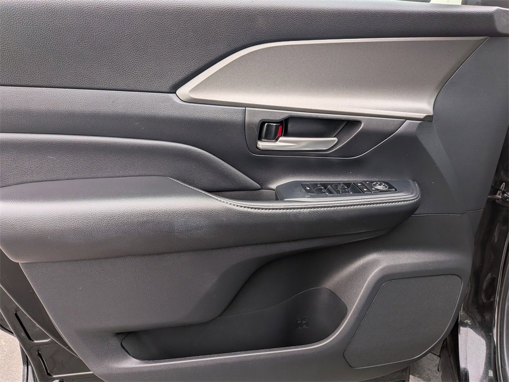 Used 2025 Toyota Grand Highlander AWD image 11