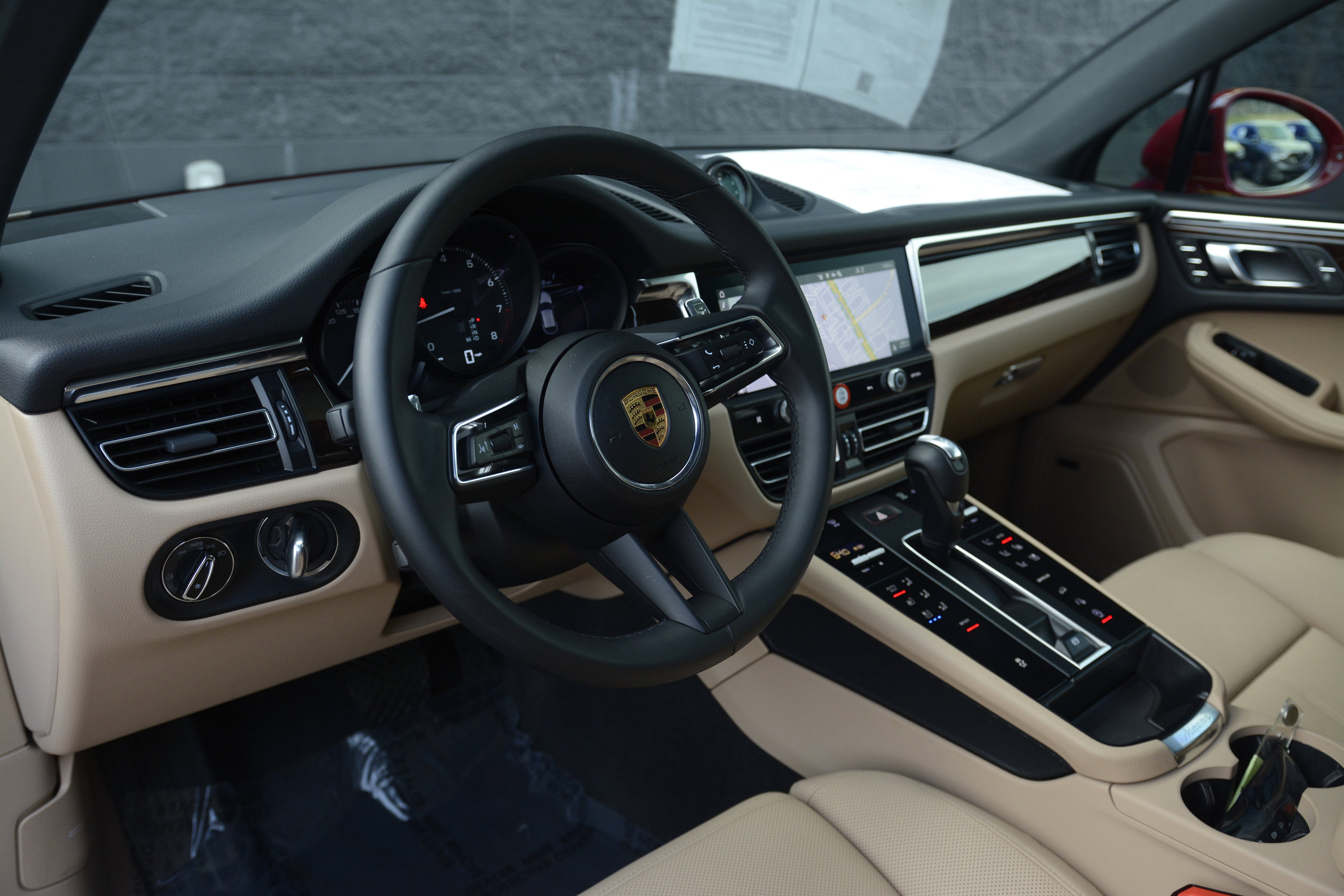 Certified 2025 Porsche Macan image 16