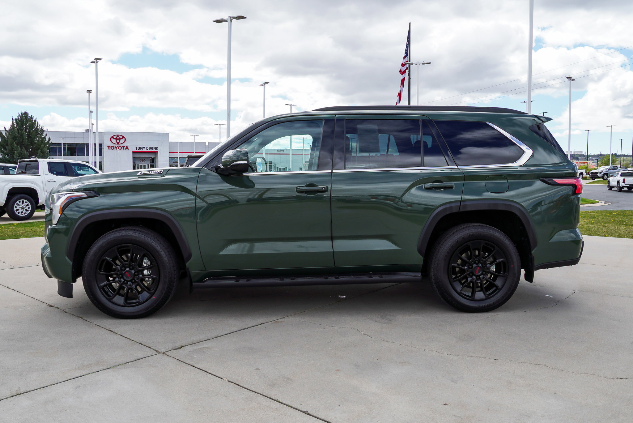 Certified 2023 Toyota Sequoia SR5 image 5