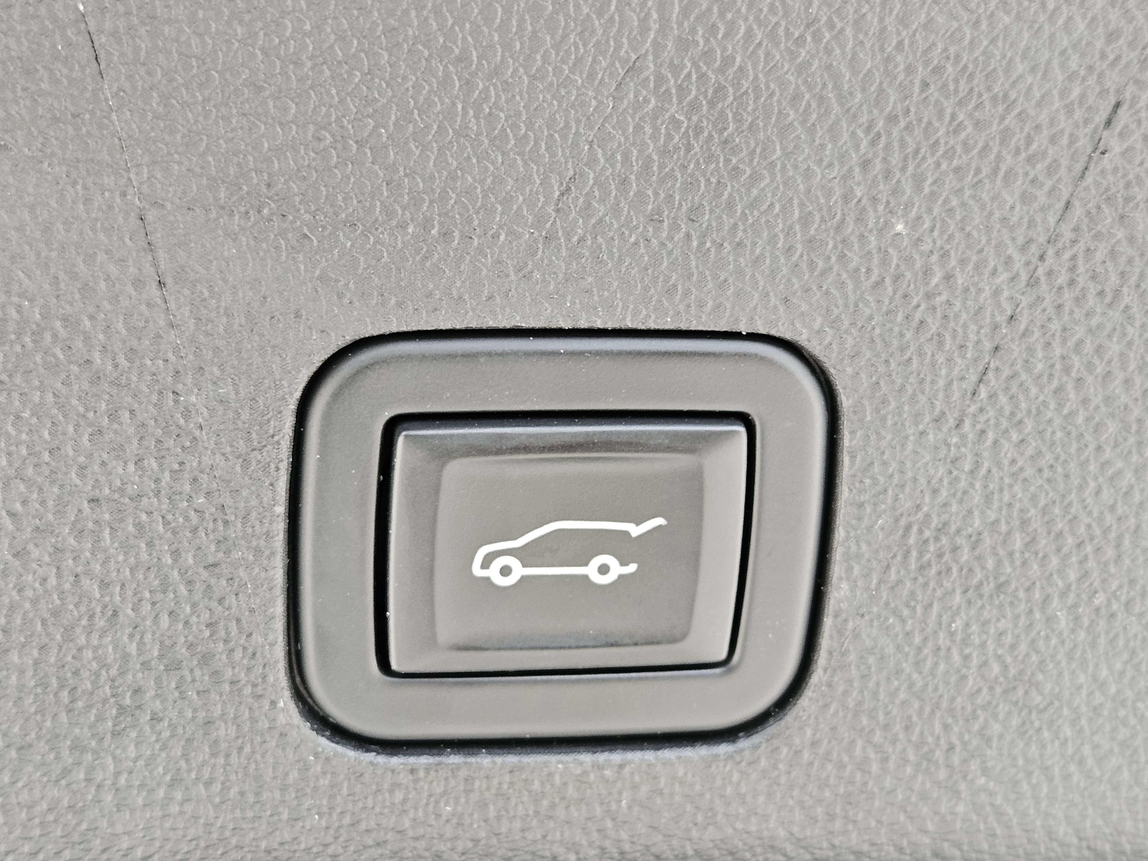 Certified 2023 Cadillac Escalade ESV Premium Luxury image 13