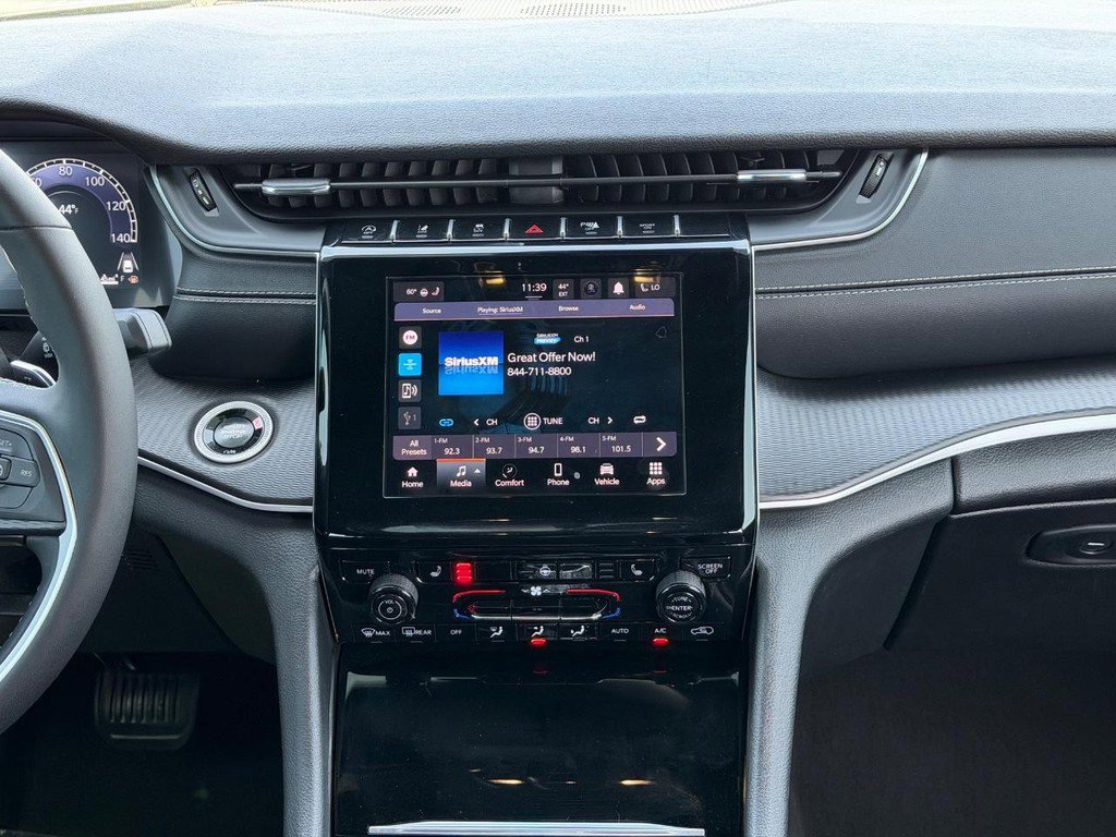 Used 2024 Jeep Grand Cherokee L Altitude image 15