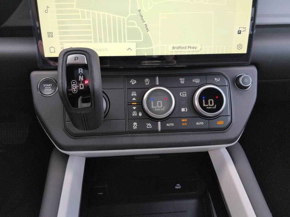 New 2026 Land Rover Defender 110 X-Dynamic SE AWD/4WD image 17