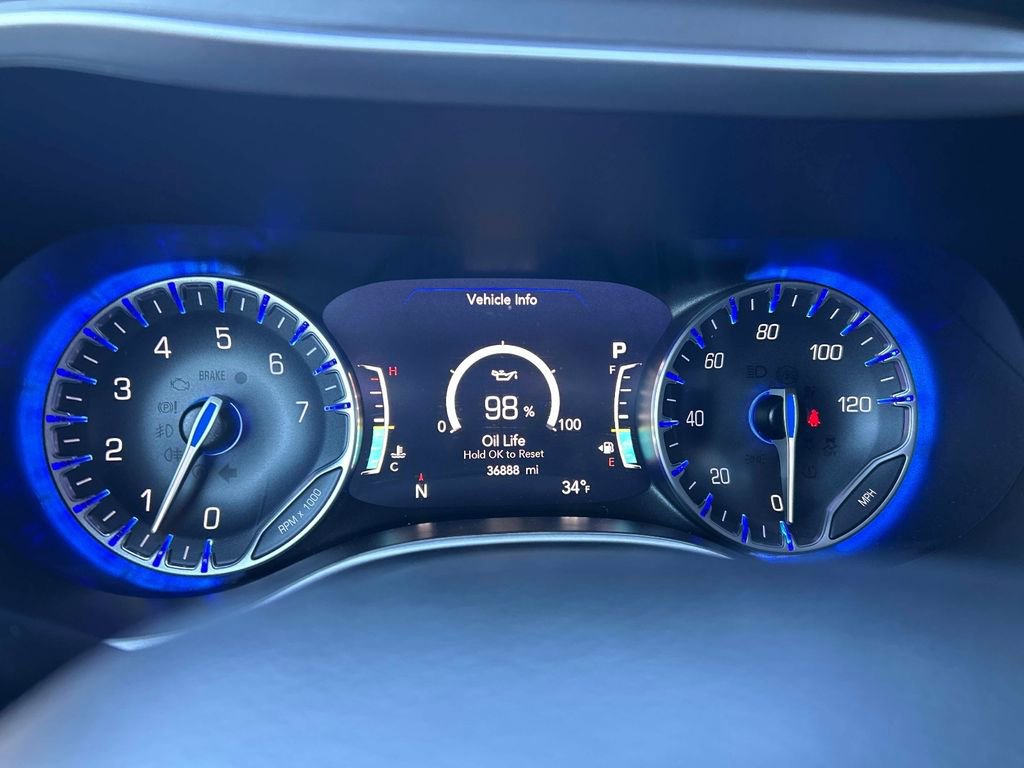 Used 2024 Chrysler Pacifica Touring-L image 27