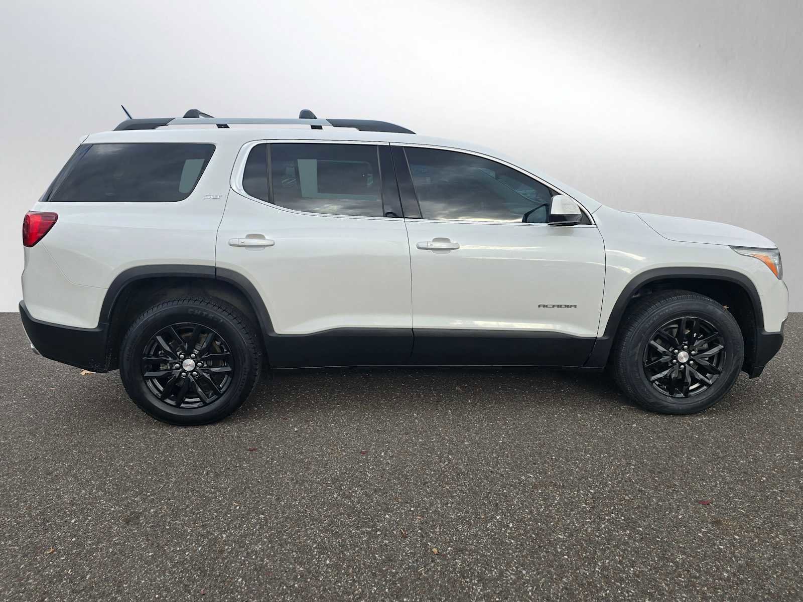 Used 2019 GMC Acadia SLT image 2