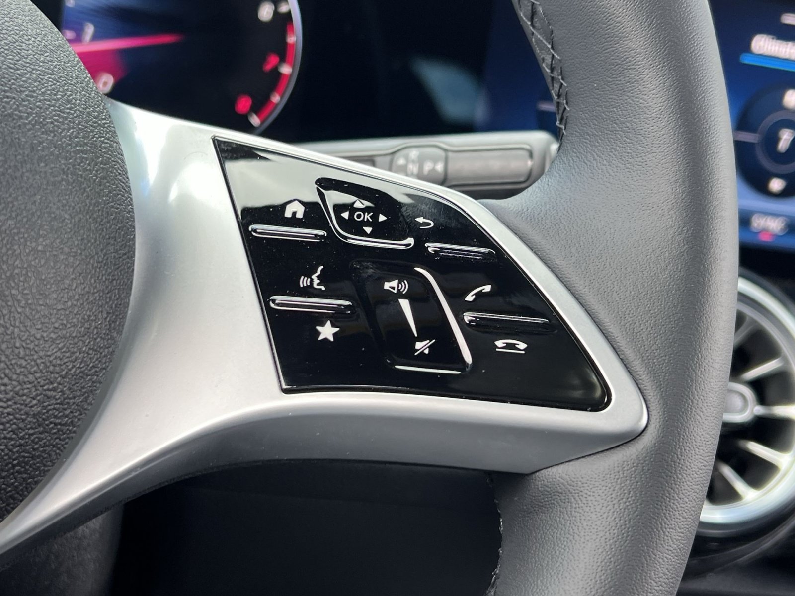 New 2026 Mercedes-Benz GLB 250 4MATIC image 37
