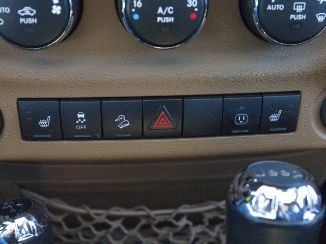 Used 2014 Jeep Wrangler Unlimited Sahara w/ Connectivity Group AWD/4WD image 22