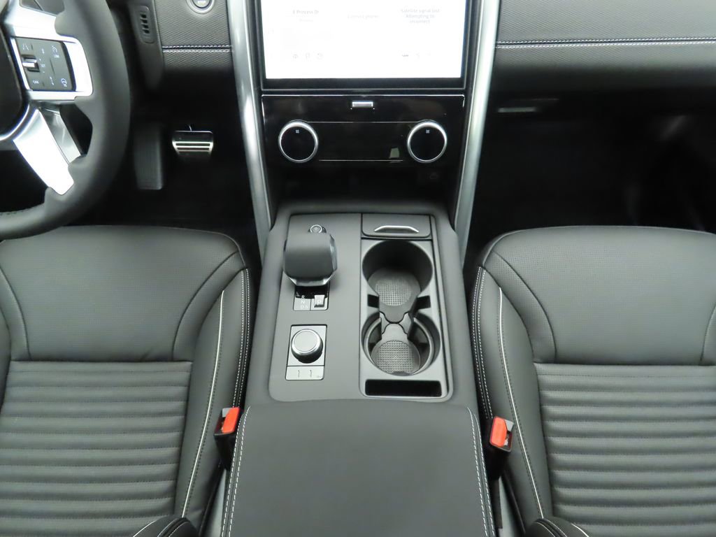 Used 2024 Land Rover Discovery Dynamic SE image 16