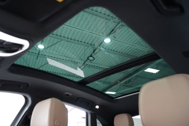 Used 2023 Porsche Macan Turbo AWD/4WD image 16