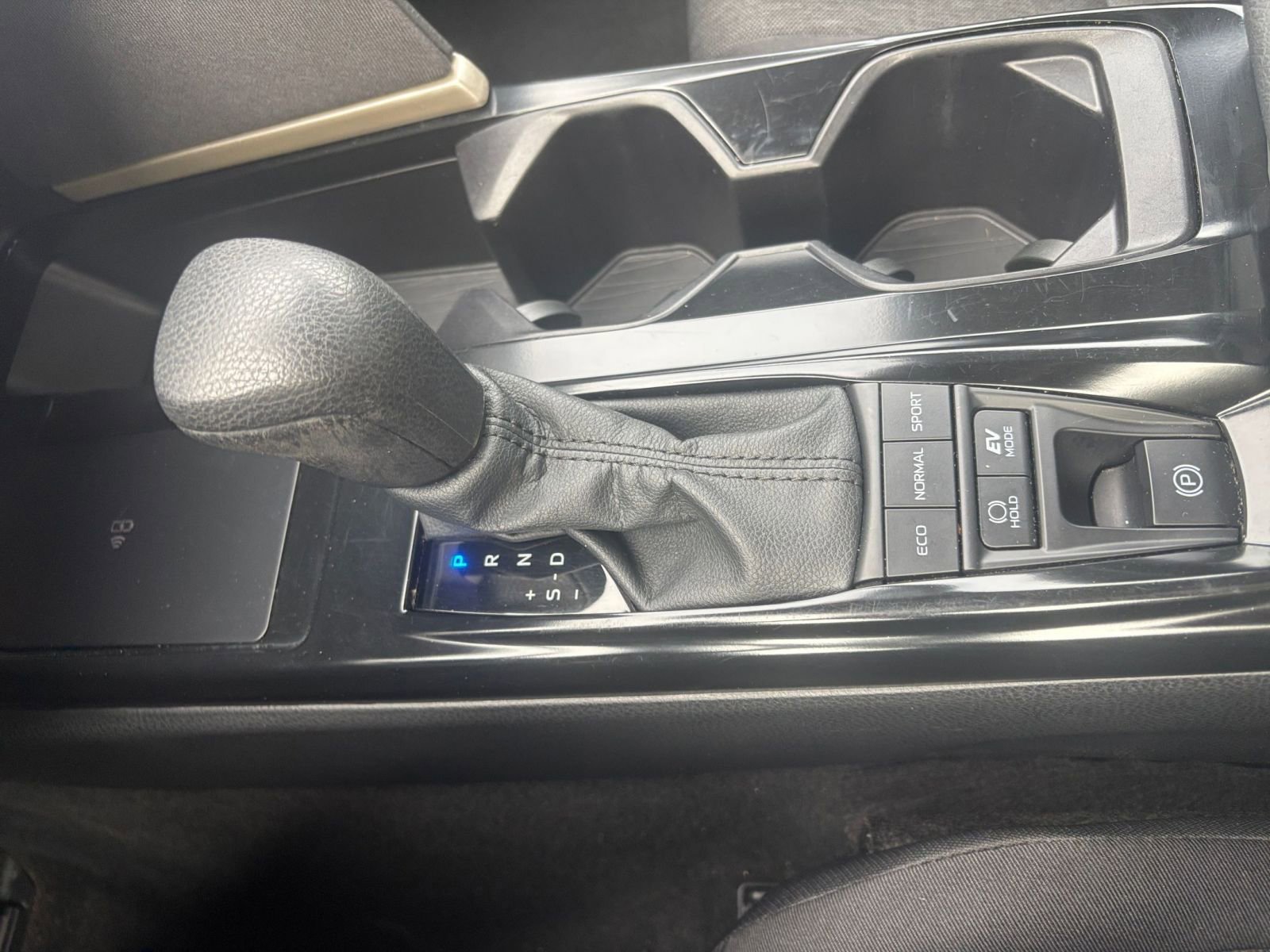 Used 2025 Toyota Camry LE image 39