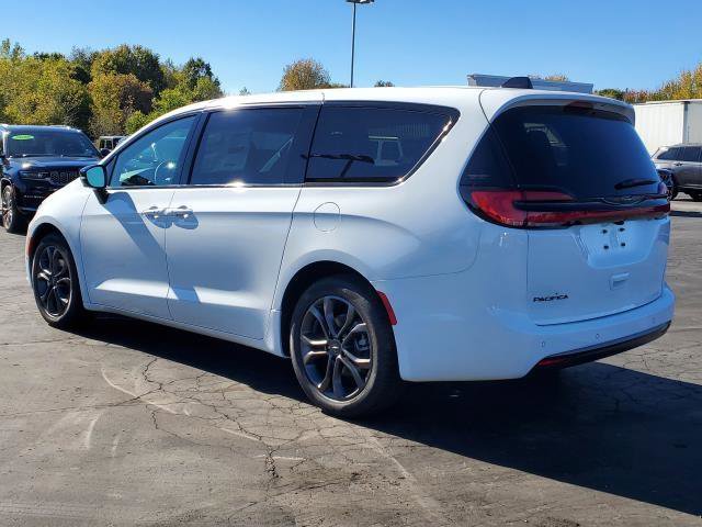 New 2026 Chrysler Pacifica Select image 4