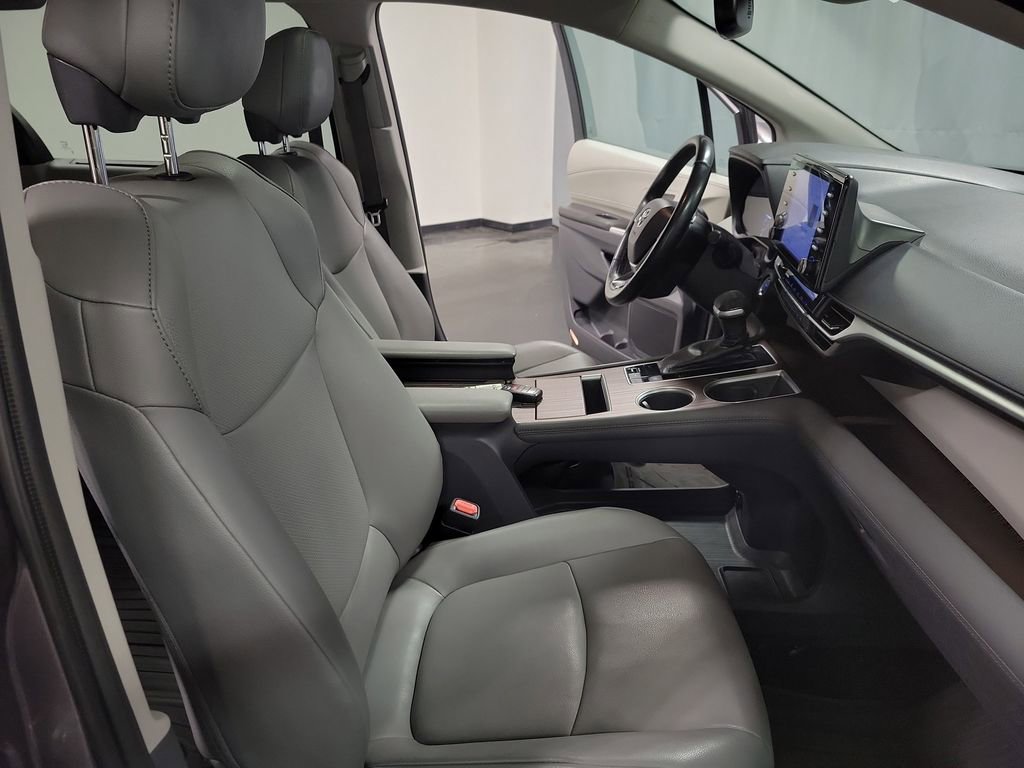 Used 2021 Toyota Sienna XLE AWD/4WD image 24