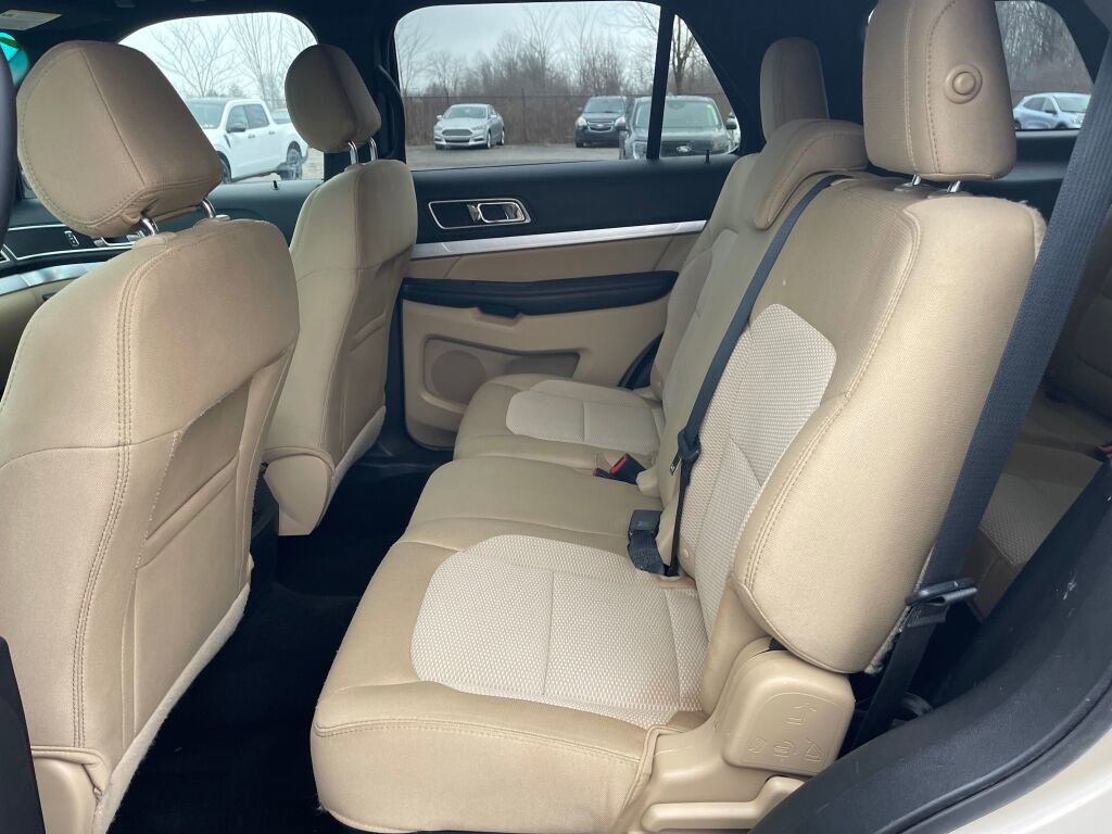 Used 2017 Ford Explorer XLT image 14