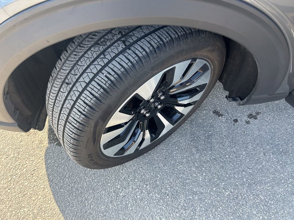 Certified 2025 Ford Explorer Platinum w/ LUX Leather Package image 40