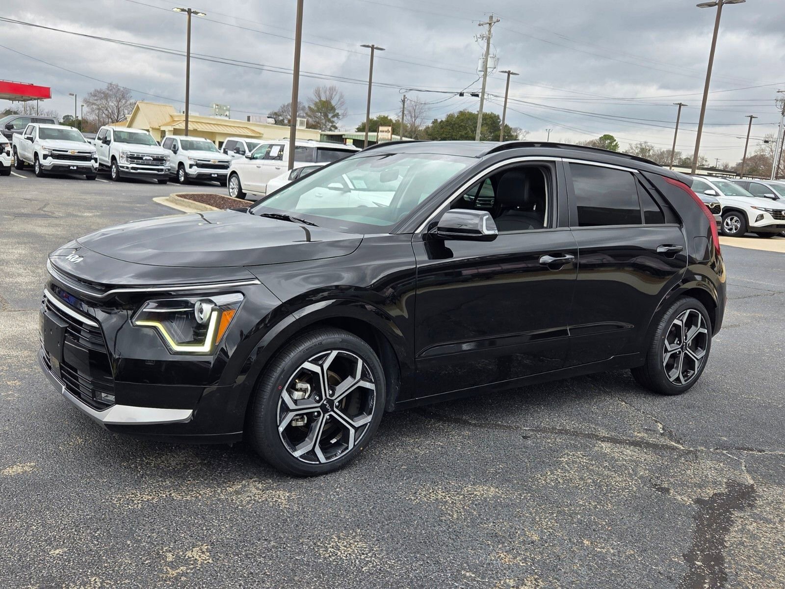 Used 2023 Kia Niro EX Touring image 3