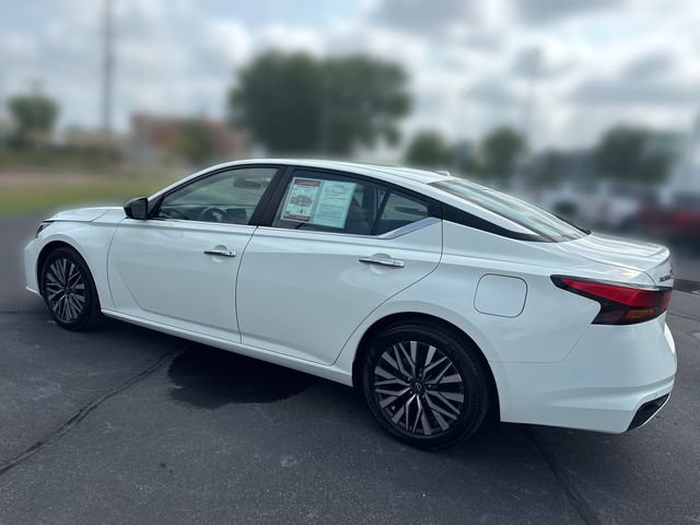 Used 2025 Nissan Altima 2.5 SV FWD image 3
