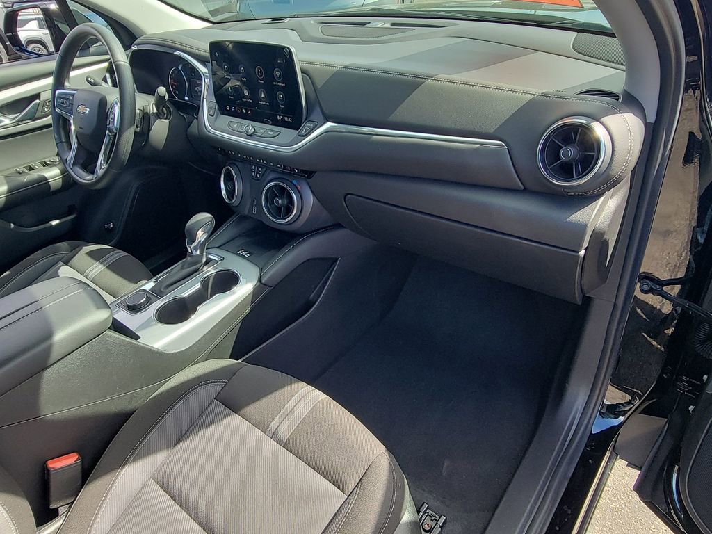 Used 2025 Chevrolet Blazer LT w/ Convenience Package image 27