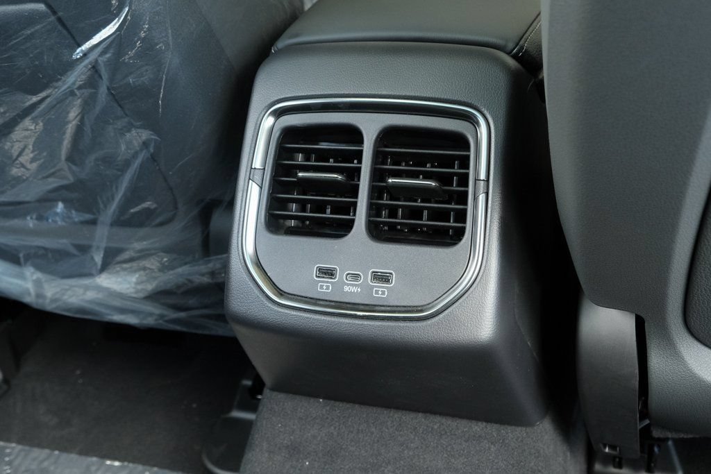 New 2025 VinFast VF 8 Plus AWD/4WD image 24