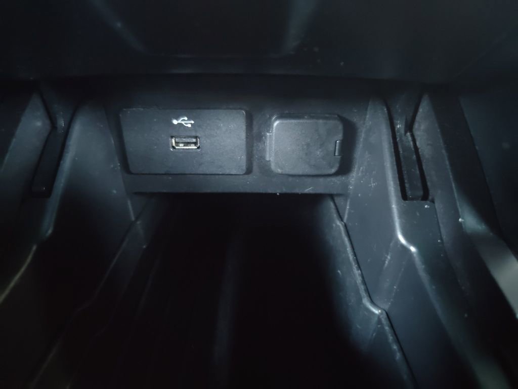 Used 2017 Ford Explorer XLT image 6