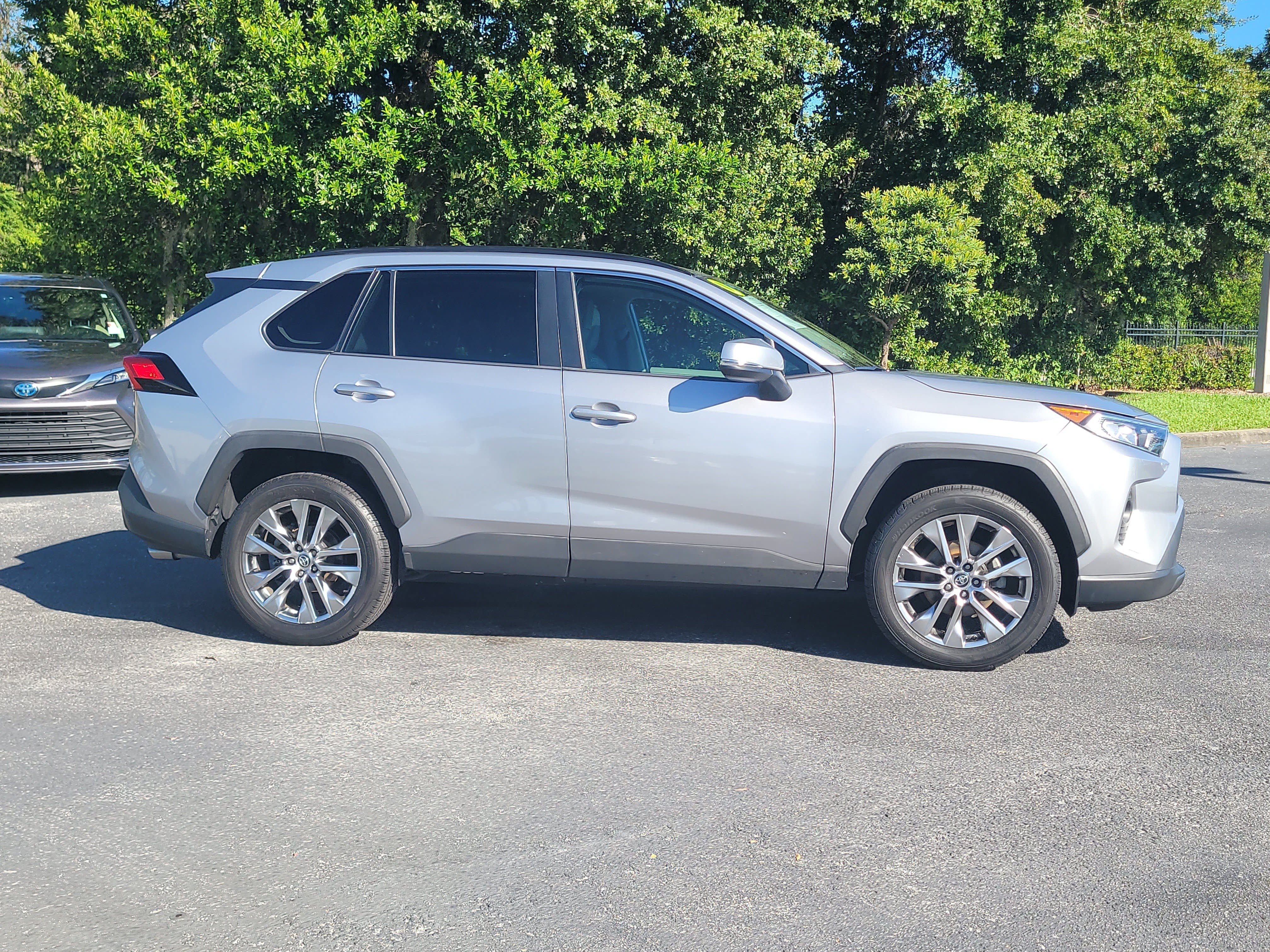 Used 2020 Toyota RAV4 XLE Premium FWD image 8