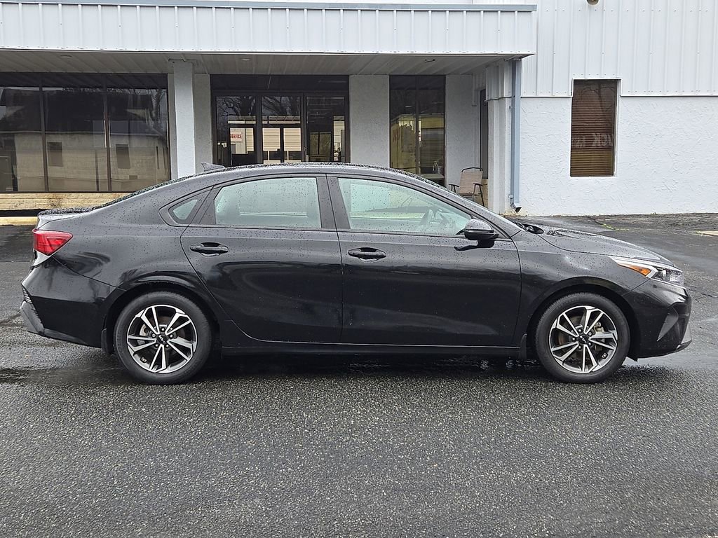 Used 2023 Kia Forte LXS w/ LXS Technology Package FWD image 7