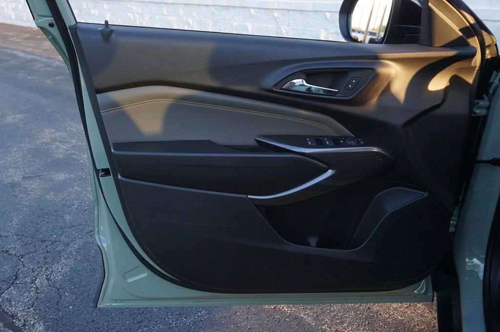 Used 2026 Chevrolet Trax ACTIV w/ Sunroof Package FWD image 22