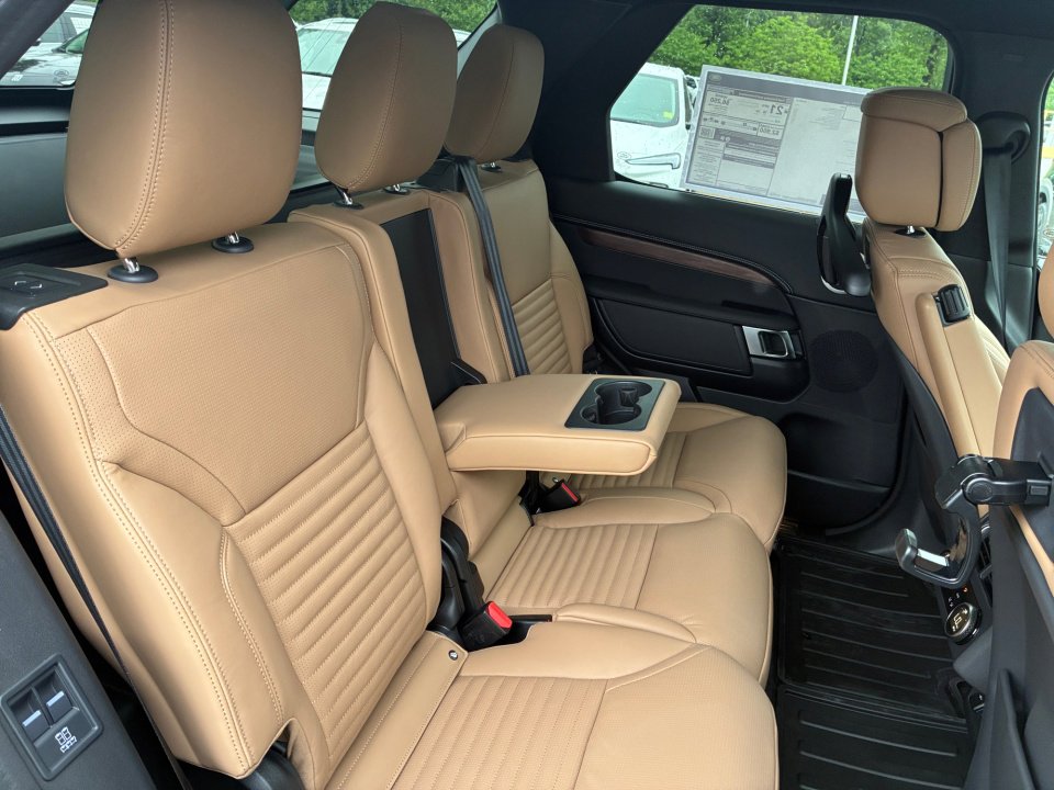 New 2026 Land Rover Discovery Dynamic SE AWD/4WD image 29