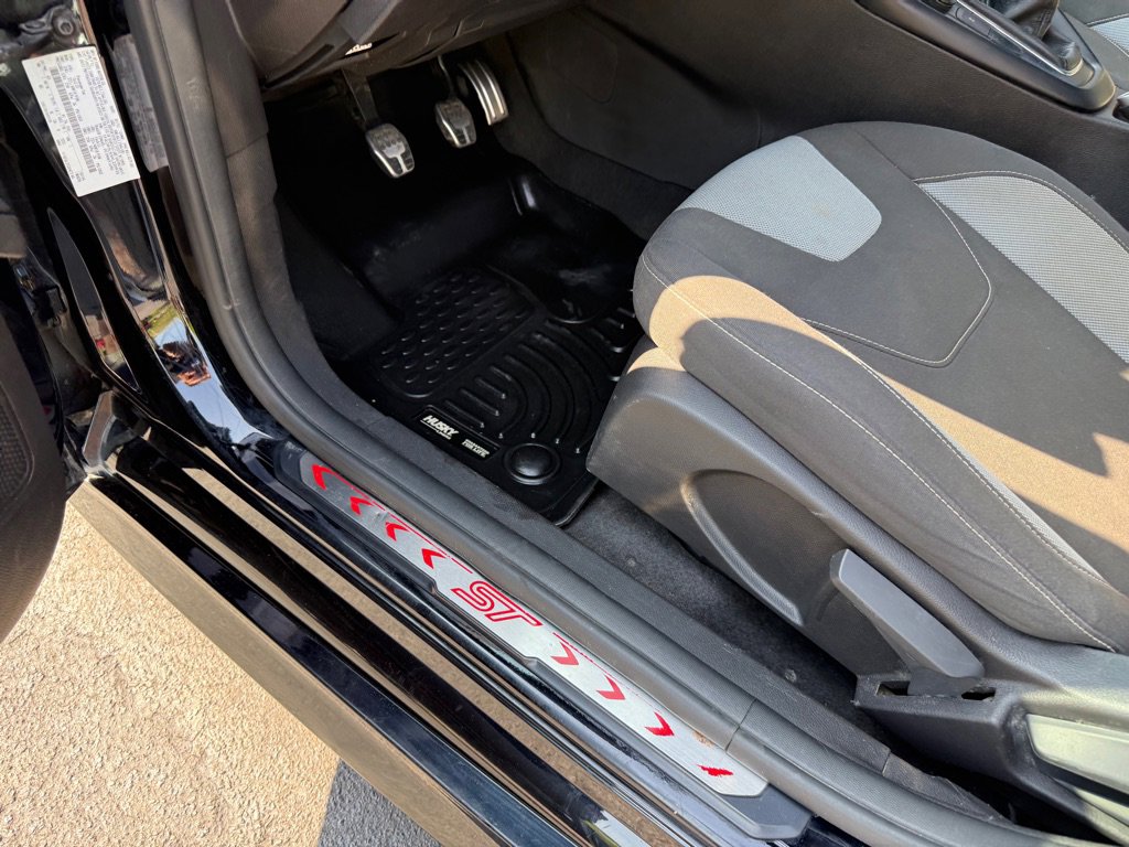 Used 2017 Ford Focus ST w/ Equipment Group 401A FWD image 54