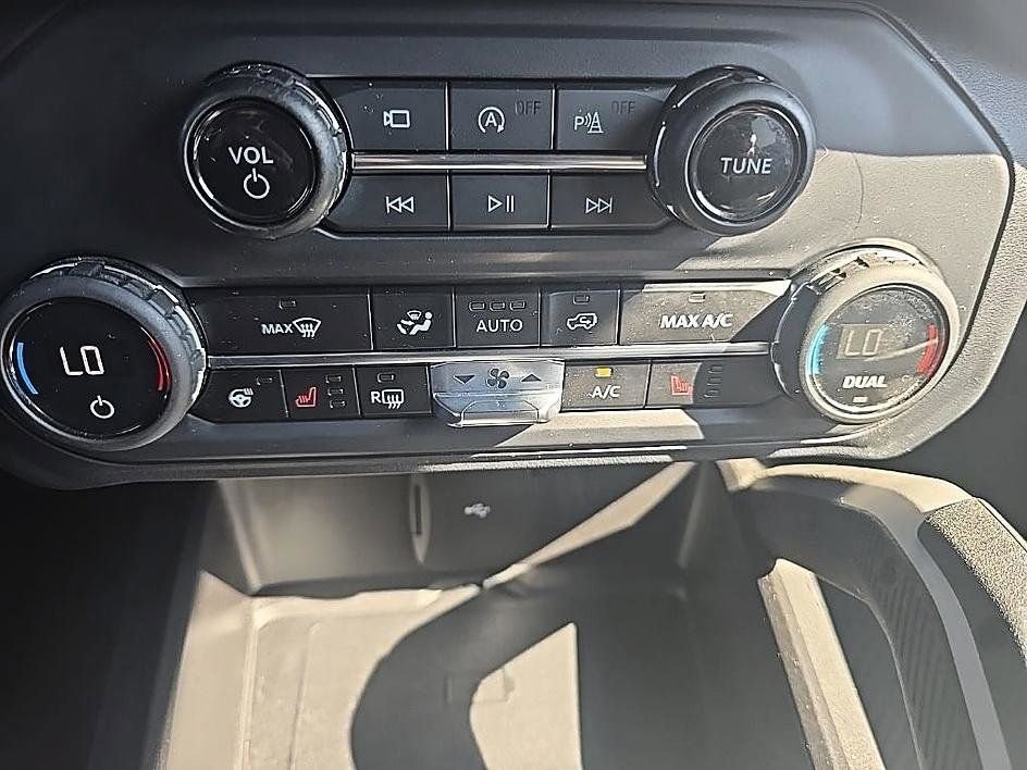 Used 2023 Ford Bronco Outer Banks w/ Sasquatch Package AWD/4WD image 26