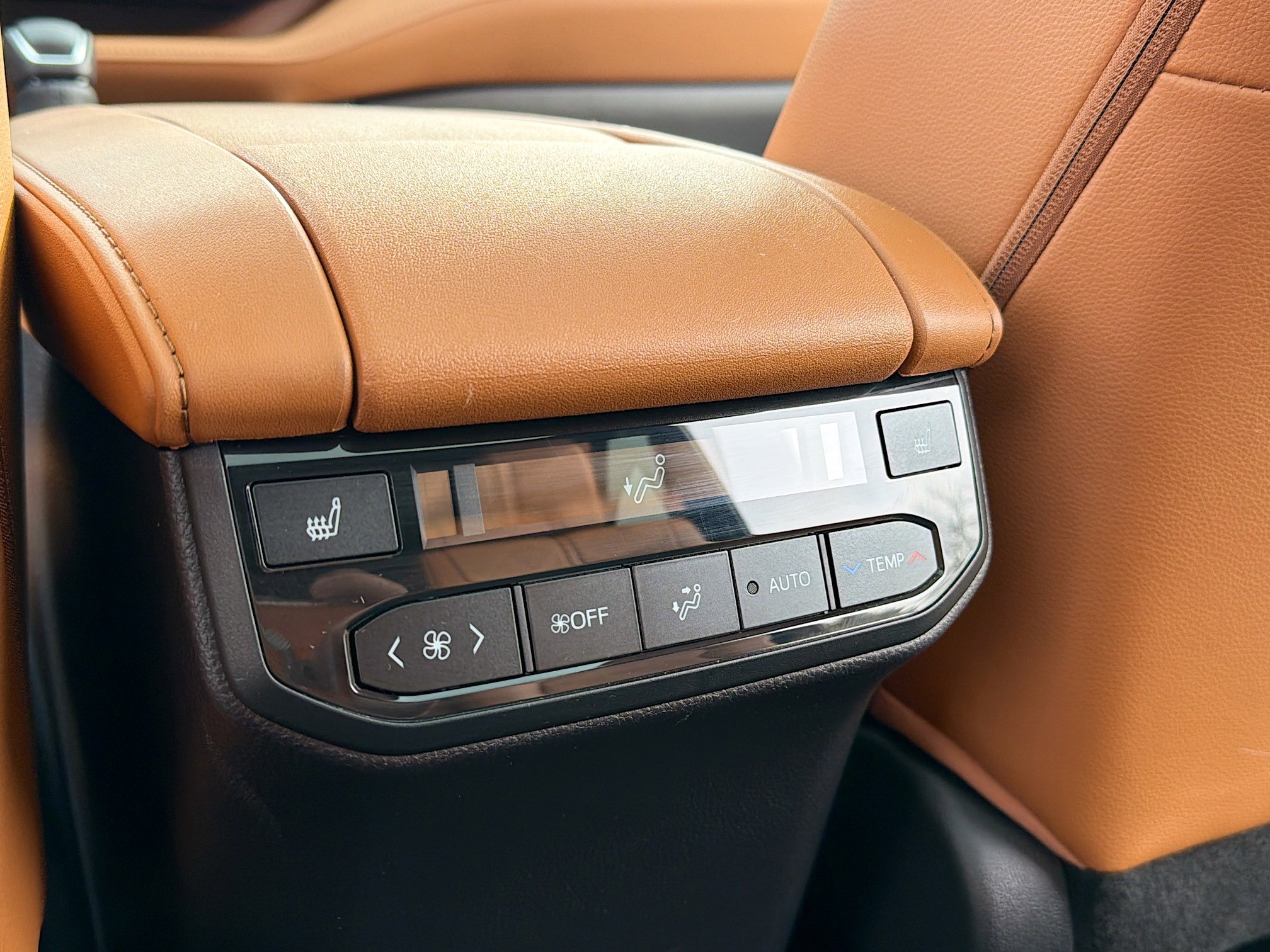 Used 2023 Toyota Highlander Platinum image 18