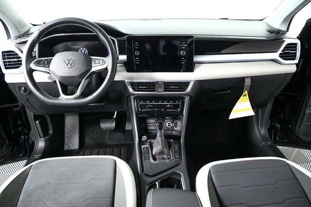 New 2026 Volkswagen Taos SE image 17