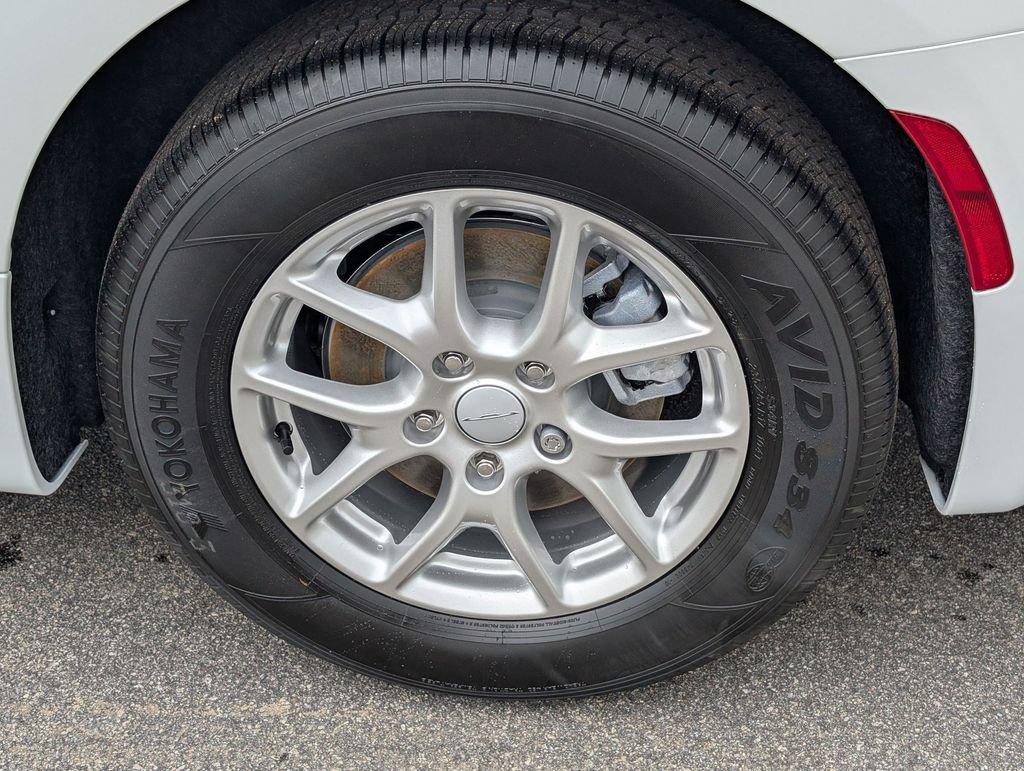 New 2027 Chrysler Pacifica Select FWD image 8