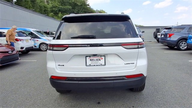 Used 2023 Jeep Grand Cherokee Limited w/ Black Appearance Package image 7