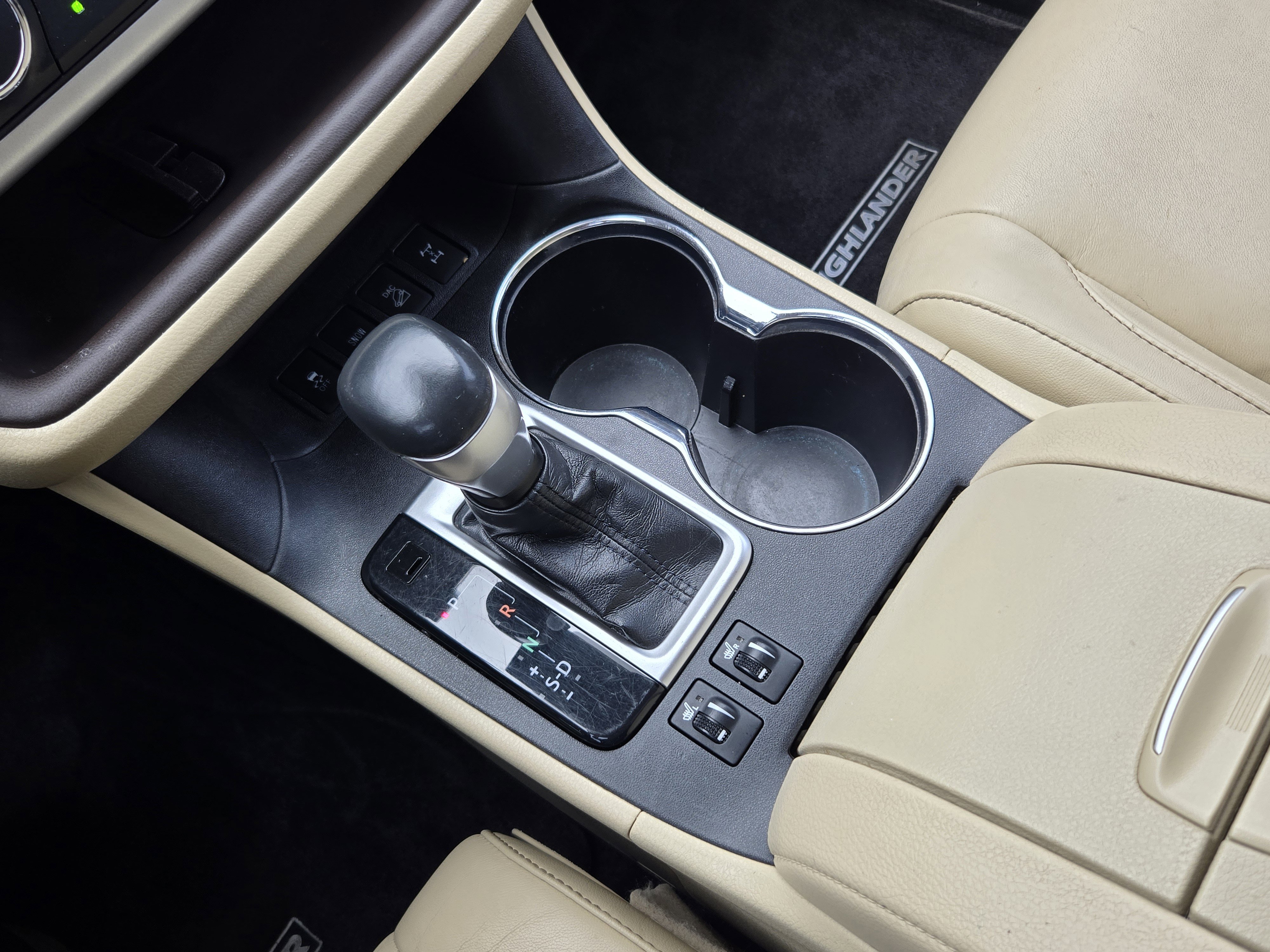 Used 2018 Toyota Highlander XLE image 15